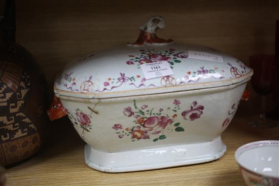 An 18th Chinese famille rose tureen and cover, a similar bowl and crackleglaze jar tureen height 27cm